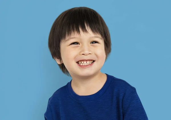 かわいいアジアの少年の笑顔 — ストック写真