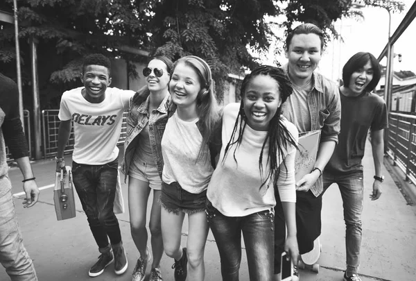 Group of teen friends — Stock Photo, Image