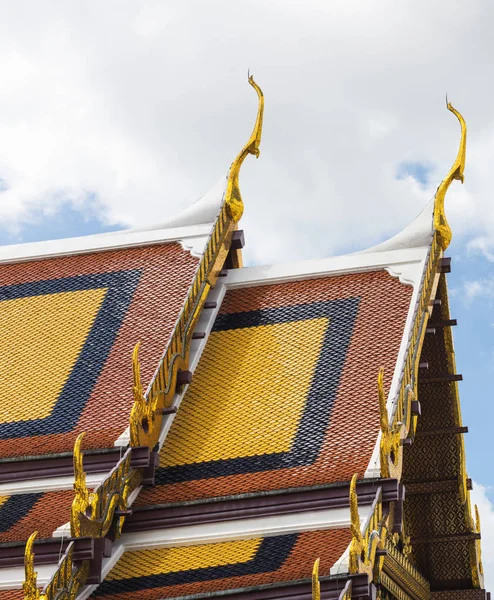 Thailändsk stil buddhistiska tempel — Stockfoto