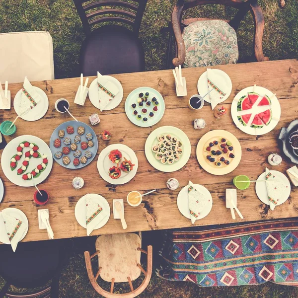 Vari piatti in tavola — Foto Stock