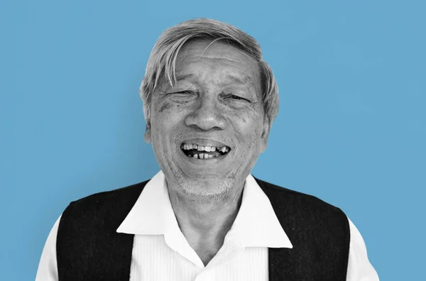 Sonriendo mayor asiático hombre —  Fotos de Stock