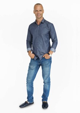 Beyaz yakışıklı adam ayakta