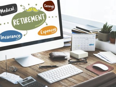 bilgisayar monitöründe ofis masaları