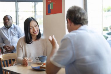 Kafede kahve içme Çift