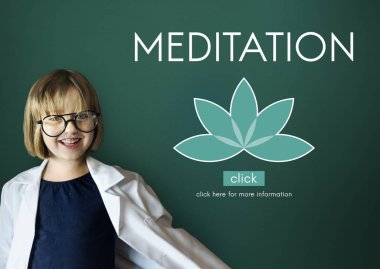 Kız kara tahta ayakta