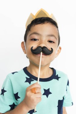 stüdyoda poz çocuk