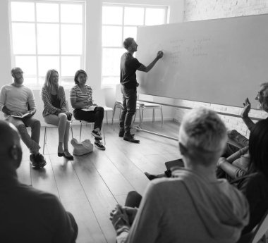 Office toplantıda insanlar