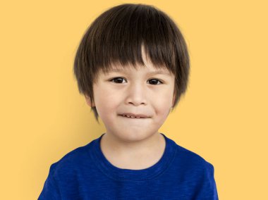 sevimli Asya dudak ısırma çocuk