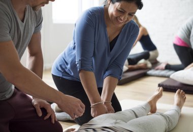 İnsanlar masaj yapmak eğitim