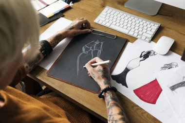  Moda Tasarımcısı Showroom çalışma