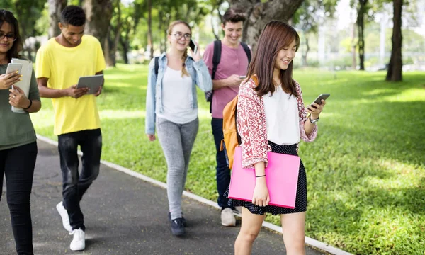 Diversiteit groep van jongeren — Stockfoto