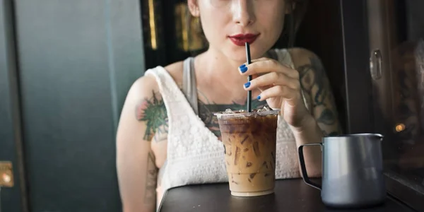 Woman drinking Coffee — Stock Photo, Image