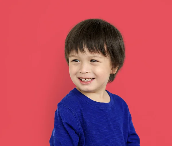 Aranyos ázsiai fiú mosolyogva — Stock Fotó