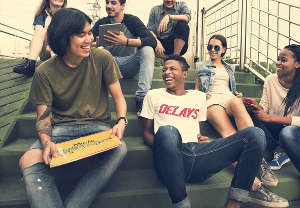 Amici adolescenti hipster — Foto Stock