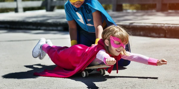 Superhrdina dívky bavit — Stock fotografie