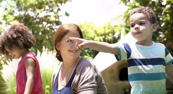 Madre, Hijo e Hija divirtiéndose — Foto de Stock