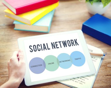 kişi holding dijital tablet