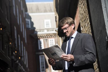 işadamı okuma gazete