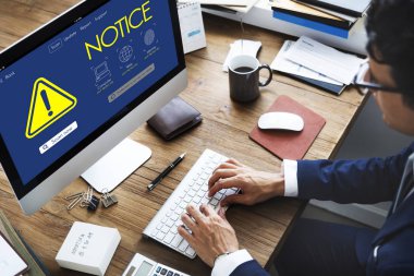 bilgisayarla çalışma iş adamı