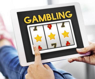 Dijital tablet kullanan kişi