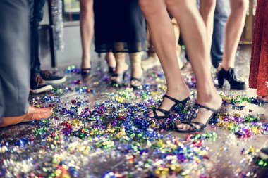  tatil tinsel bacaklarda