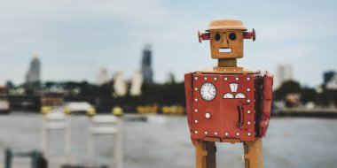 Retro teneke robot oyuncak