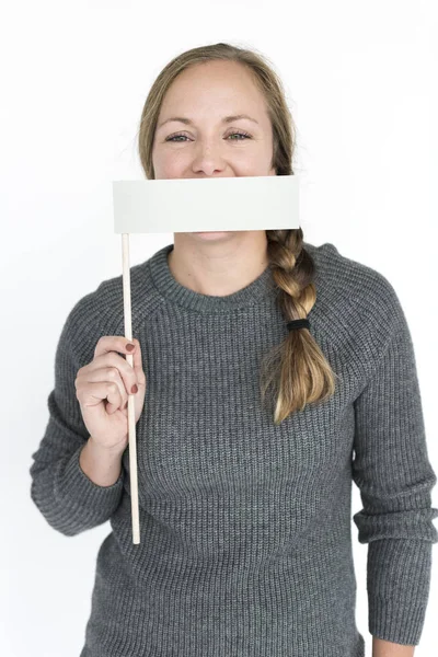 Frau mit Papierplakat — Stockfoto