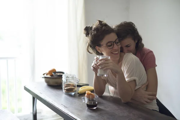 Pareja lesbiana pasando tiempo juntos — Foto de Stock