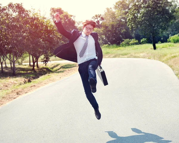 Glad affärsman kör. — Stockfoto