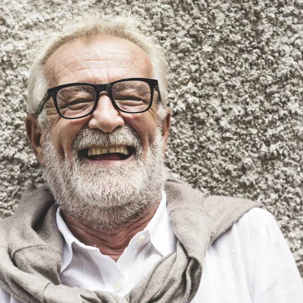 Hombre guapo sonriendo — Foto de Stock