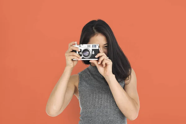 Asiatisk kvinna att göra bilder — Stockfoto