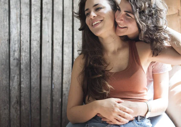 Coppia lesbica trascorrere del tempo insieme — Foto Stock