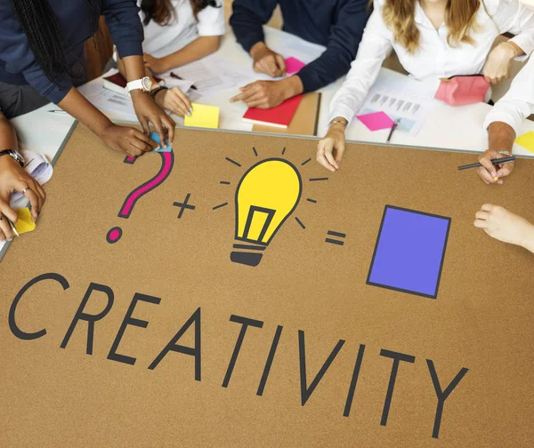 Gruppo di studenti idee brainstorming — Foto Stock