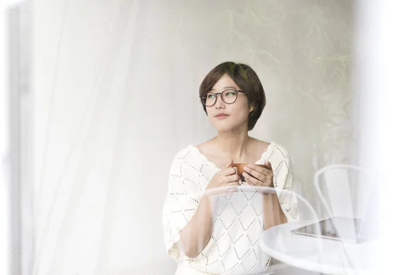 Woman holding cup of tea — Stock Photo, Image