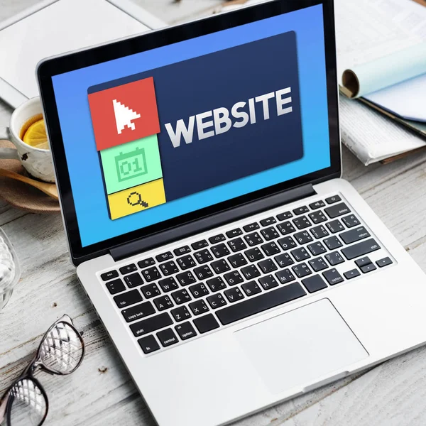 çalışma alanı tablo açılan laptop