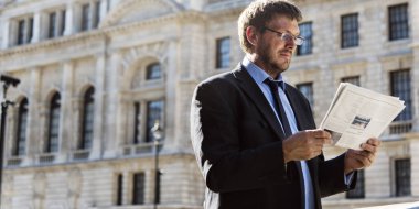 işadamı okuma gazete