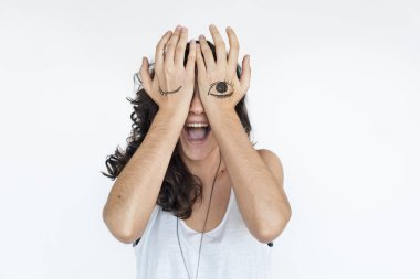 elleri gözleri çizim ile kadın