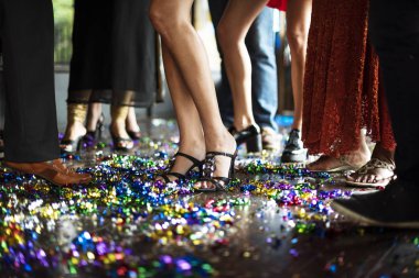  tatil tinsel bacaklarda