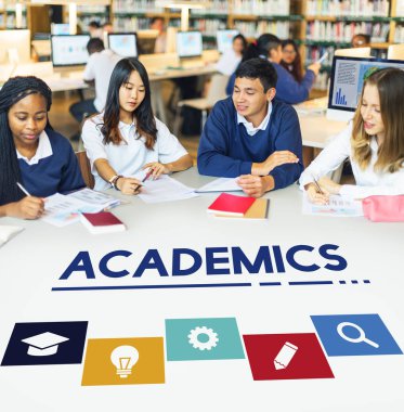 Öğrenci çalışma masasında çeşitlilik grubu