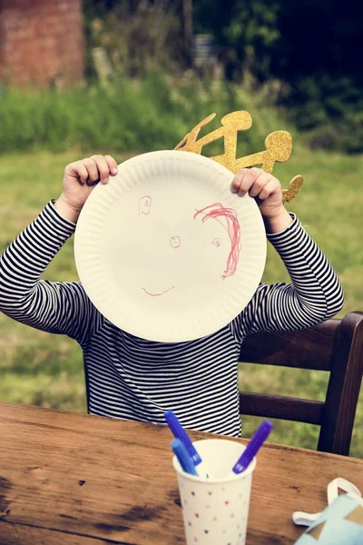 Kleines Mädchen auf Geburtstagsparty — Stockfoto