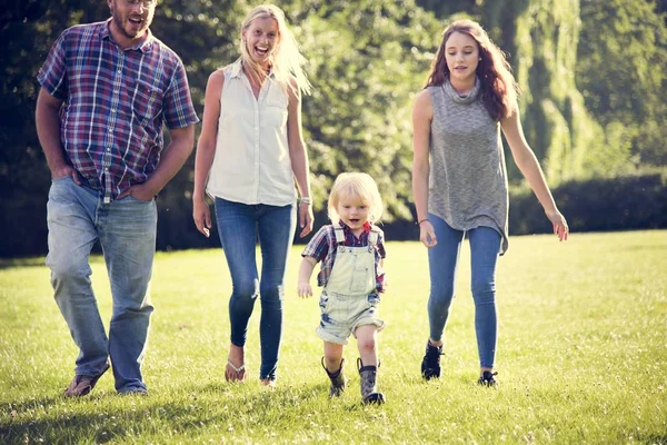 Family Relaxing Outdoors — Stock Photo, Image