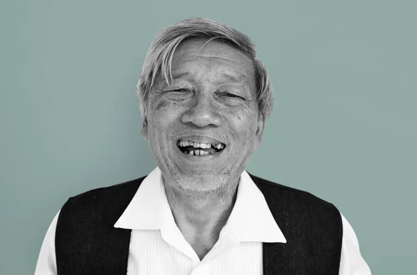 Lachende Senior Aziatische Man — Stockfoto