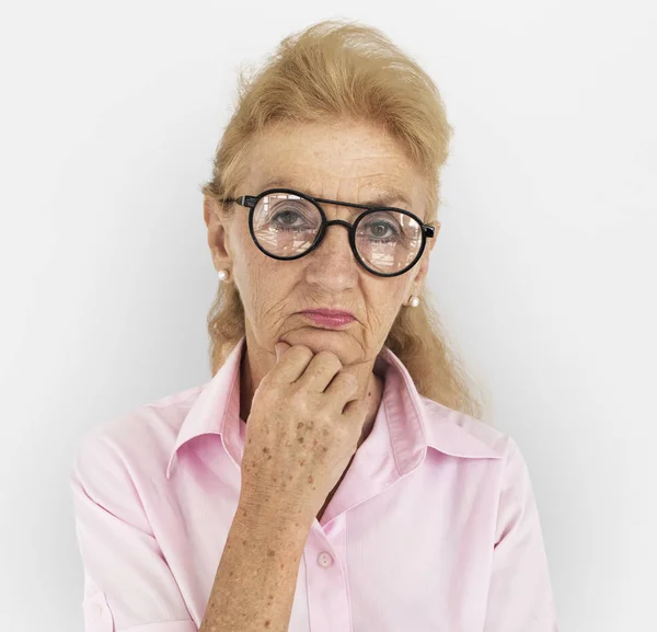 Seniorin mit Brille — Stockfoto