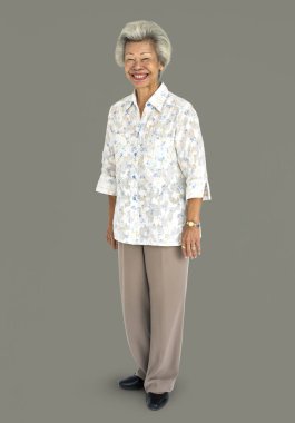 Neşeli üst düzey Asyalı kadın