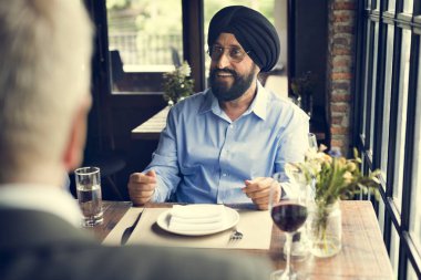 Türban Hint adam yemek