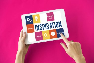 insan elinden tutarak dijital tablet