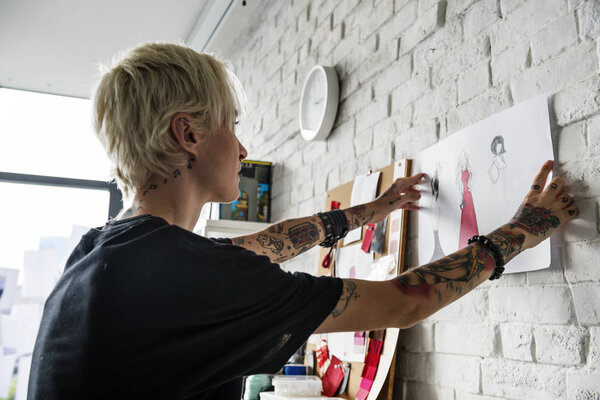  fashion designer working in Showroom