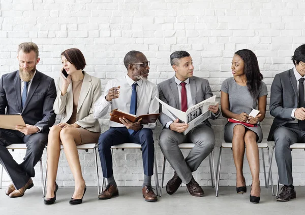 Empresarios esperando reunión —  Fotos de Stock