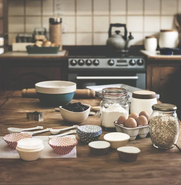 Cozimento ingredientes na mesa — Fotografia de Stock