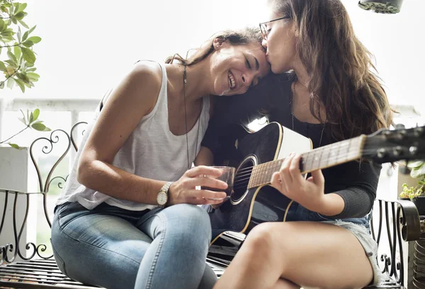 Pasangan lesbian menghabiskan waktu bersama — Stok Foto